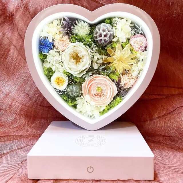 【OSTARA FLORIST 奧斯塔拉花藝】初見傾心的愛情 多功能檯燈 含藍芽音響及手機無線充電(永生花、花禮)