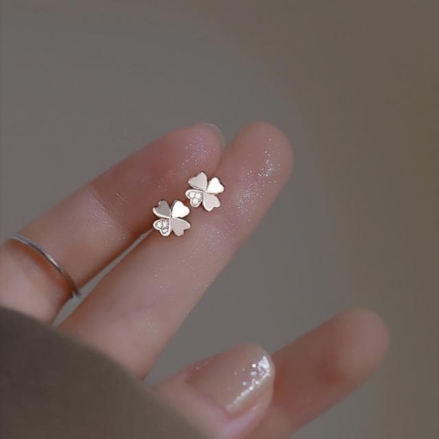 【Umi】幸運四葉草耳環｜時尚小巧・氣質百搭耳飾(白金色)