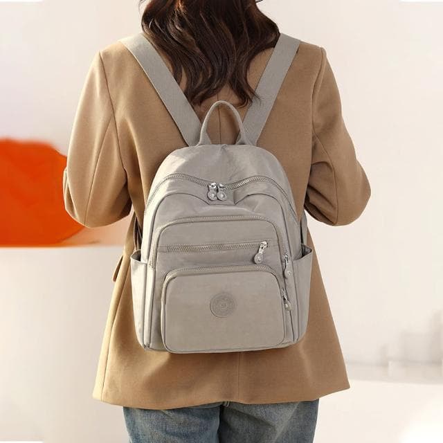 【LEESA】媽媽最愛\禮物\包包\後背包\女包包\可愛包包\輕便背包\黑色包包\尼龍後背包\防潑水包包\雙肩包\