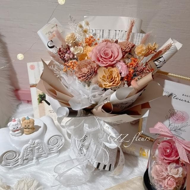 【喜滋滋】蜜糖厚奶茶永生花花束(情人節花束/生日禮物/告白花束/週年紀念/畢業花束/520)