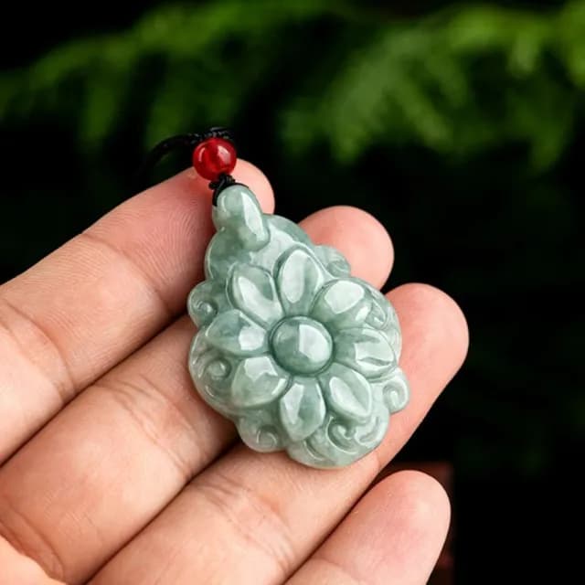 【Penny珮妮】A貨翡翠豆綠長壽花吊墜項鍊毛衣鍊(母親節 送女友 交換禮物  生日禮 情人節 尾牙 新年 結婚)