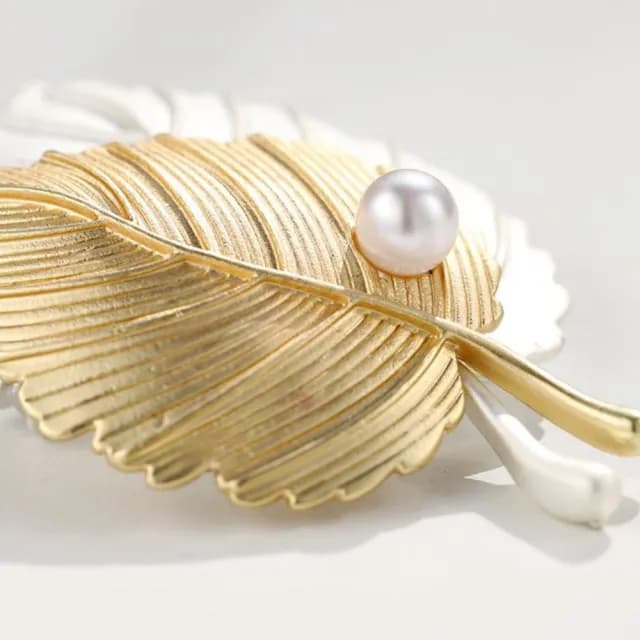 【Penny珮妮】雙色啞金啞銀樹葉珍珠胸針別針(母親節禮物 送女友 交換禮物  生日禮 情人節 尾牙 新年 結婚)