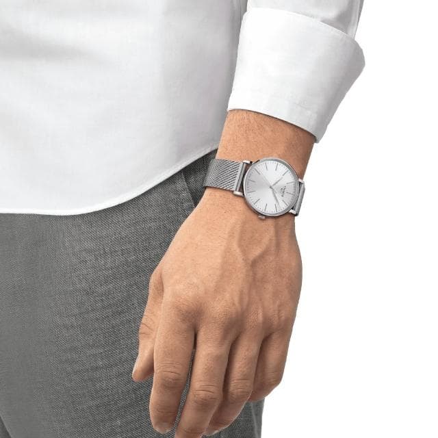 【TISSOT 天梭 官方授權】EVERYTIME 經典腕錶 母親節 禮物 推薦(T1434101101100 / T1432101101100)