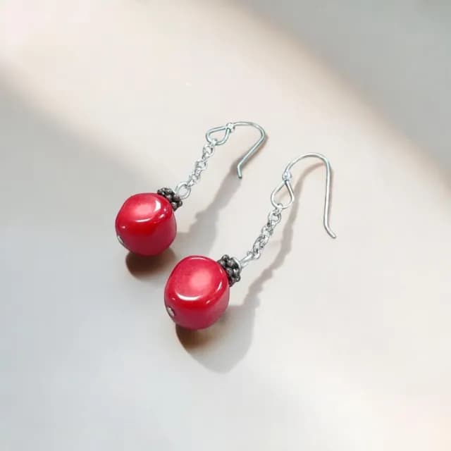 【珠兒綠】美國設計師 瑪格麗特火焰 紅珊瑚耳環(天然紅珊瑚 包銀耳勾 歐美風 設計耳環 美式風格 母親節)