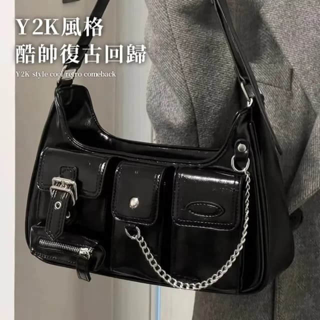 【穿搭單品】千禧年Y2K酷帥掛鍊機車包(硬挺 多口袋 單肩包 腋下包 純黑色 百搭通勤 女 生日禮物