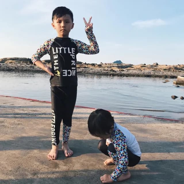 【橘魔法】幾何插肩防曬長袖泳裝＋長褲(2件式 水母衣 兒童泳衣 潛水 玩水褲 防曬 男童 女童 童裝 兒童)