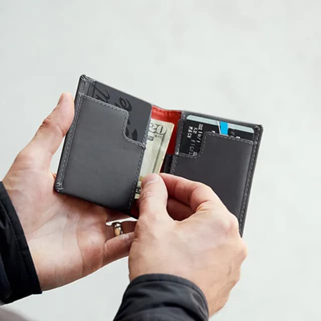 【Bellroy 官方直營】Slim Sleeve 真皮翻蓋鈔票錢包(經典黑)