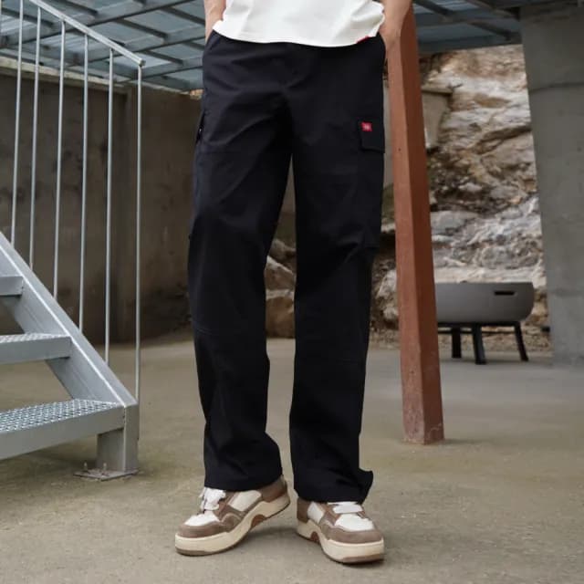 【Dickies】男款黑色純棉多口袋雙膝設計休閒長褲｜DK0A88OKBLK