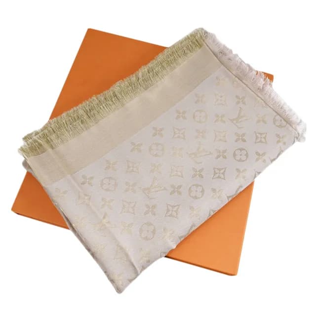 【Louis Vuitton 路易威登】LV M79494 Monogram Shine 經典花紋羊毛絲綢混紡披肩長圍巾(現貨)