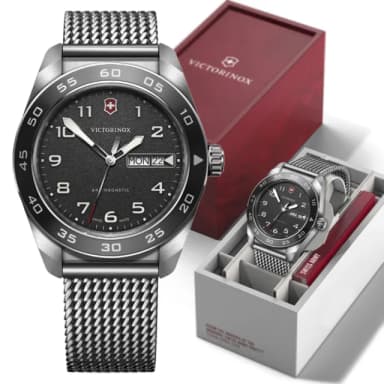 【VICTORINOX 瑞士維氏】Swiss Army 啞光 浮雕數字 石英錶 男錶 送禮 禮物推薦(VISA-242043)