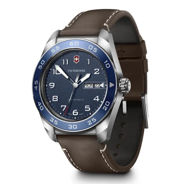 【VICTORINOX 瑞士維氏】Swiss Army 啞光 浮雕數字 石英錶 男錶 送禮 禮物推薦(VISA-242040)