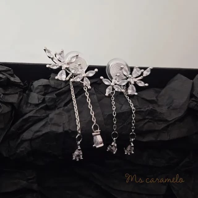 【焦糖小姐 Ms caramelo】夾式鋯石耳環(小花鋯石耳環)