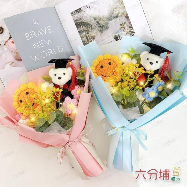 【六分埔禮品】韓系LED精緻手工編織向日葵學士熊花束-多色任選(擺飾畢業禮物教師節橘子太陽花毛線針織)