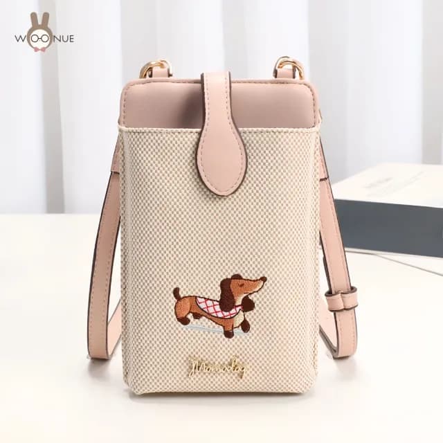 【WOONUE】日系可愛臘腸狗刺繡女包手機包零錢包斜背包旅行背包(閨蜜老婆女友媽媽生日聖誕交換禮物)
