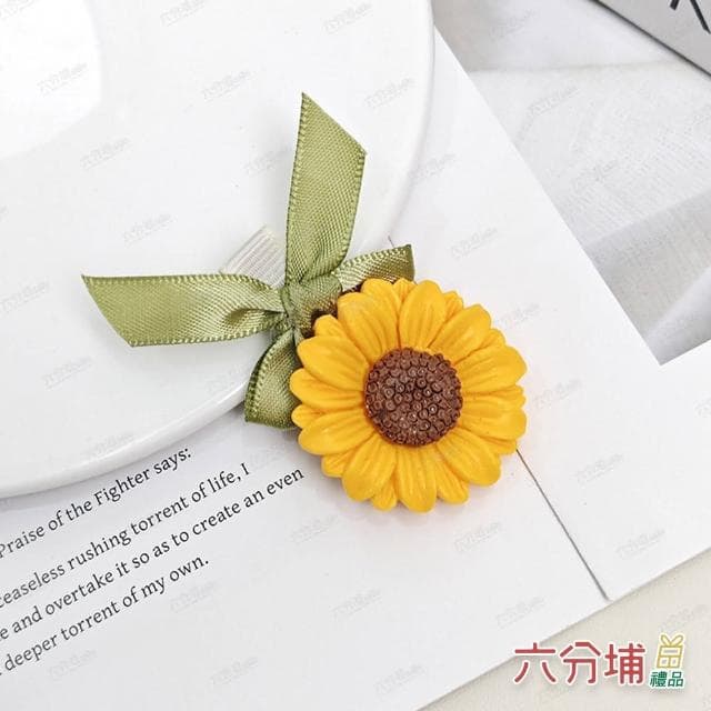 【六分埔禮品】立體質感向日葵蝴蝶結髮夾-2入組(擺飾畢業禮物畢業典禮太陽花兒童髮夾花髮飾)