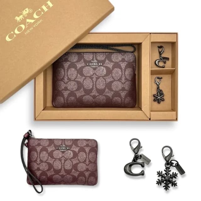 【COACH】專櫃禮盒版 葡萄紫滿版緹花 立體LOGO 手拿包 零錢包 零錢袋 吊飾 男生女生通用(CW958)