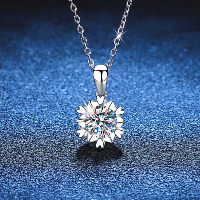 【WINGS】莫桑鑽 925純銀項鍊《冰晶雪花》 一克拉 八心八箭(七夕 情人節 女生禮物送禮 生日)