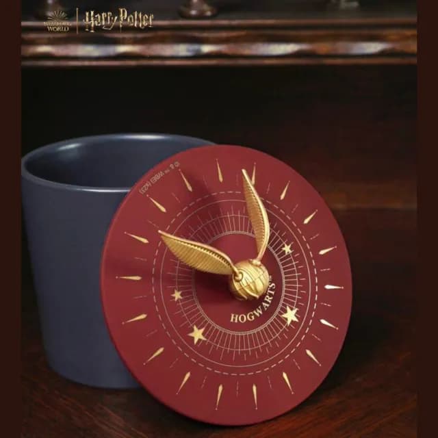 【Harry Potter 哈利波特】週邊正版授權聯名魁地奇金探子紅色矽膠杯蓋(時尚質感裝飾杯子聖誕交換生日禮物)