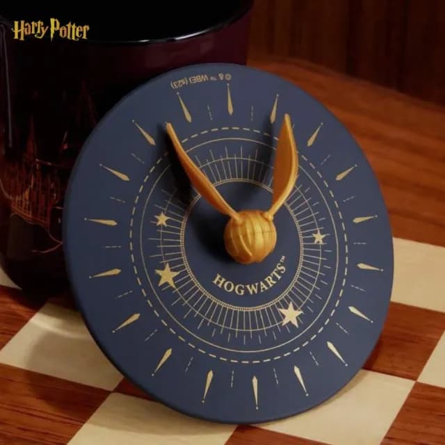 【Harry Potter 哈利波特】週邊正版授權聯名魁地奇金探子紅色矽膠杯蓋(時尚質感裝飾杯子聖誕交換生日禮物)