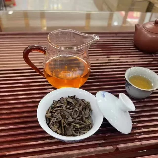 【盛嘉源】江城號 彎弓  2005年(普洱茶 生茶 357g)