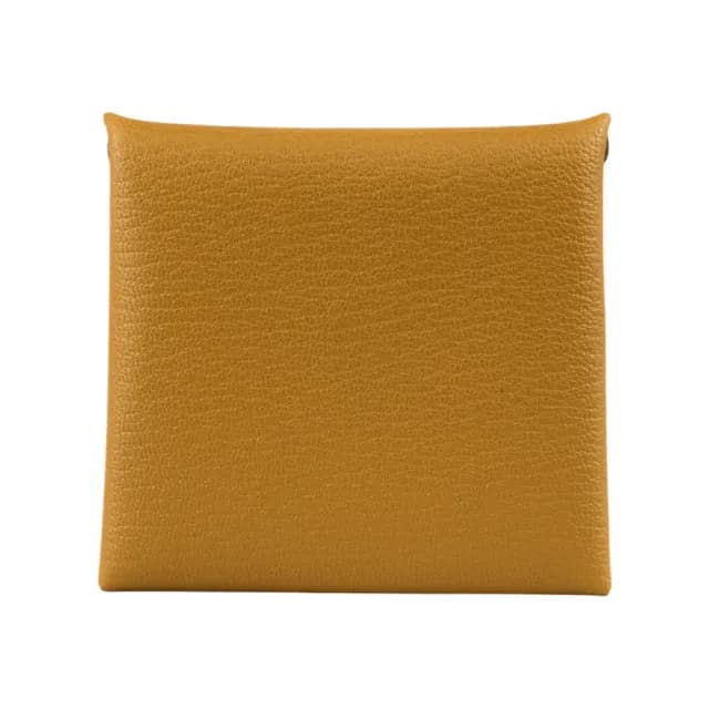 【Hermes 愛馬仕】Bastia 山羊皮方形釦式零錢包(土棕色)