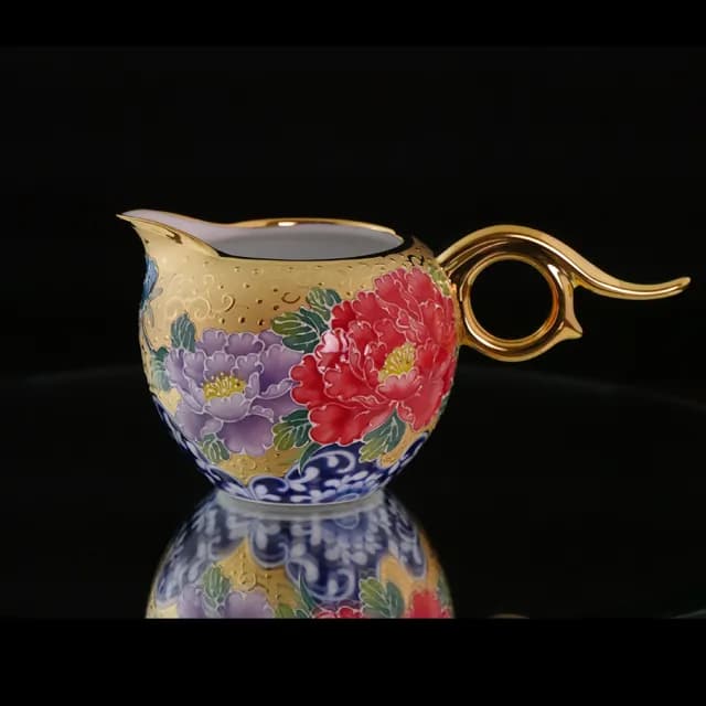 國禮大師張美雲-春暉雕金壺