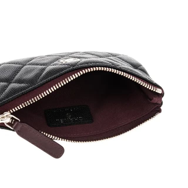 【CHANEL 香奈兒】經典雙C LOGO菱格荔枝紋牛皮銀釦拉鍊零錢包(黑色)