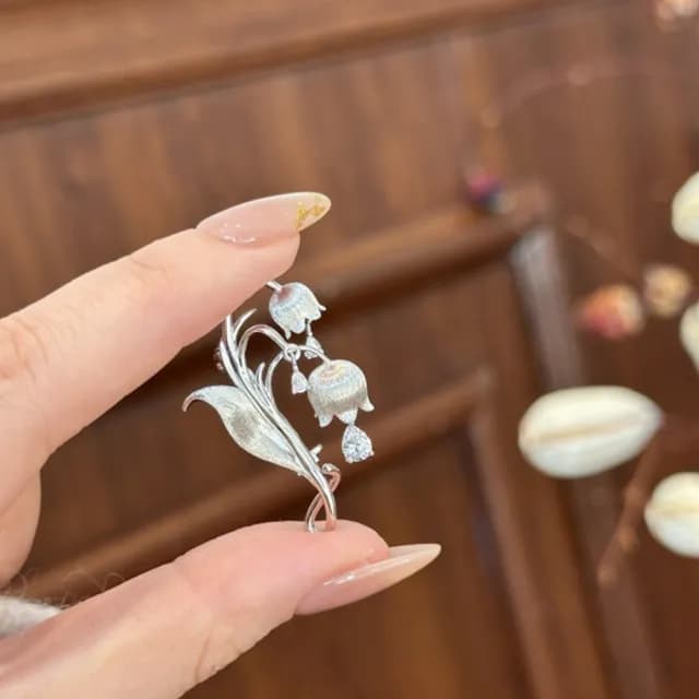 【Penny珮妮】輕奢復古拉絲鈴蘭花胸針(母親節 情人節 生日禮物 交換禮物 送女友 尾牙 新年 結婚)