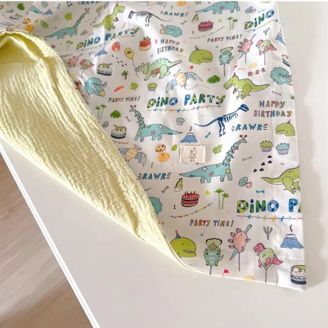 【Lianne baby】MIT台灣製 韓國純棉布恐龍派對豪華彌月禮盒(彌月禮盒 嬰兒禮物 抓周 寶寶禮物)