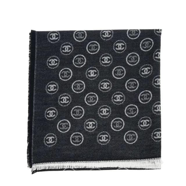 【CHANEL 香奈兒】新款圓形設計雙C LOGO 標誌撞色羊毛圍巾(黑色)