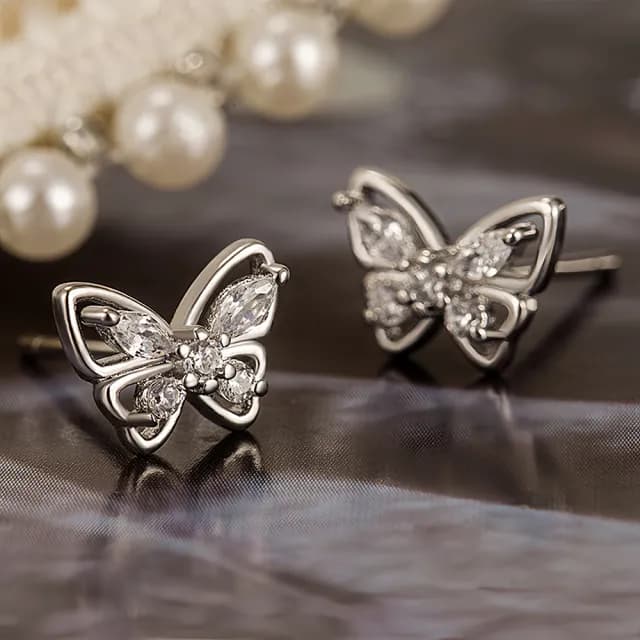 【I.Dear Jewelry】蝶夢相隨-韓系可愛蝴蝶氣質鑲鑽耳針耳環(耳環女 水鑽耳環 交換禮物)