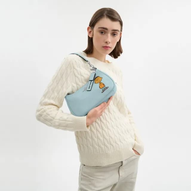 【COACH】蔻馳官方直營 COACH X PEANUTS TERI FRANKLIN圖案單肩手袋-SV/淺藍色 混合色(CBJ80)