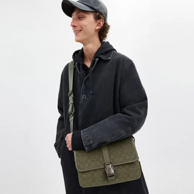 【COACH】蔻馳官方直營 LEAGUE經典Logo郵差包 騎行手袋 騎行包 斜背包-軍綠色(CU041)