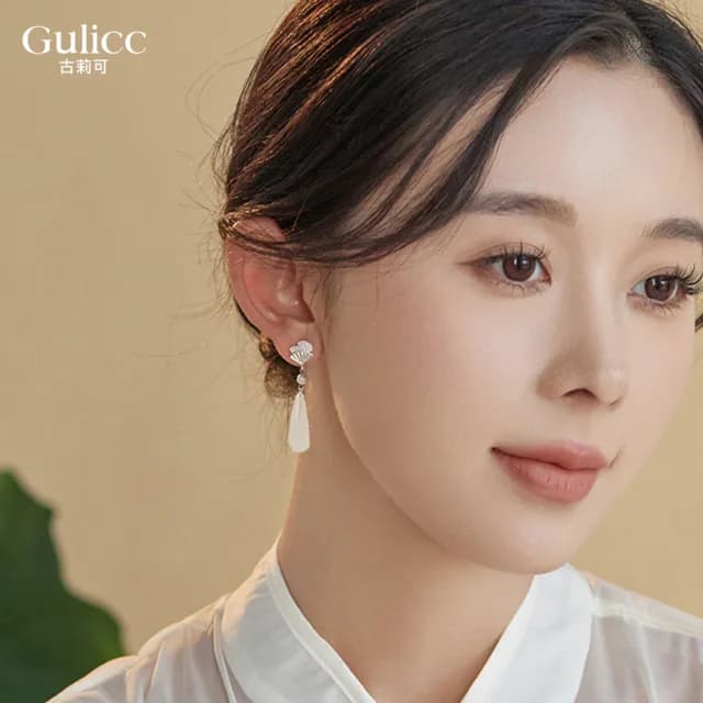 【Golicc】中式銀扇 白色水滴 耳墜(七夕 情人節 生日 飾品 耳釘 耳飾 耳墜 禮物)