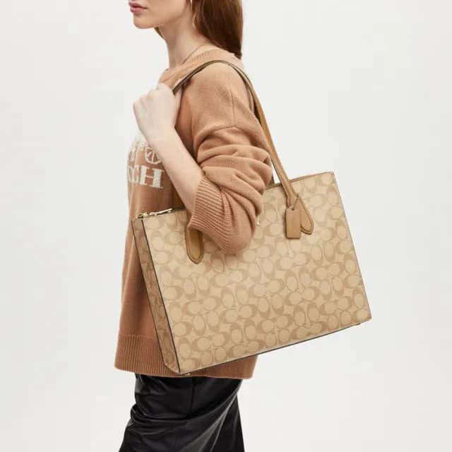 【COACH】蔻馳官方直營 NINACARRYALL經典Logo手袋-IM/淺卡其色/淺馬鞍棕色(CL399)