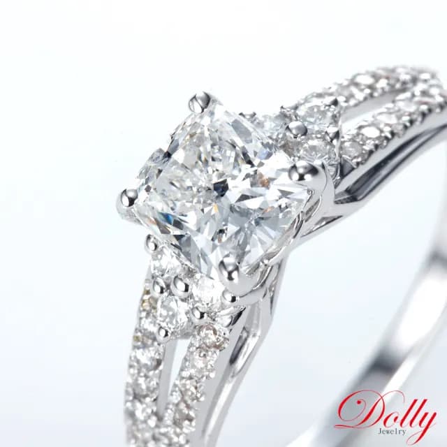 【DOLLY】情人節禮物 1克拉 天然鑽石 E/SI1 枕型車工18K金求婚戒指-003(母親節 情人節 交換禮物首選)