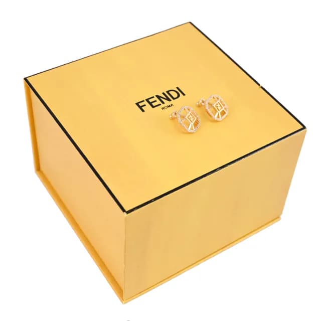 【FENDI 芬迪】經典雙F LOGOG水鑽八角造型針式時尚耳環(金)