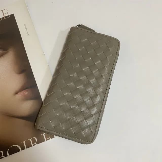 【莉莉貝】情人節禮物 真皮 小羊皮編織長夾 發財包(真皮包包 5色任選/灰.黑.粉.綠色/卡片 鈔票 零錢設計 開