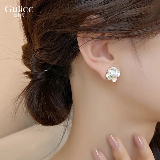 【Golicc】高級感金邊立體花耳環(七夕 情人節 生日 飾品 耳釘 耳飾 耳墜 禮物)