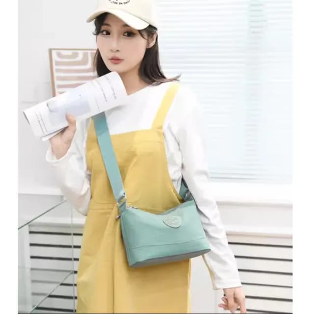 【Topbee】情人節禮物 實用款輕便休閒多隔層防潑水尼龍斜背包/側背包/單肩包 TP6031(5色可選)