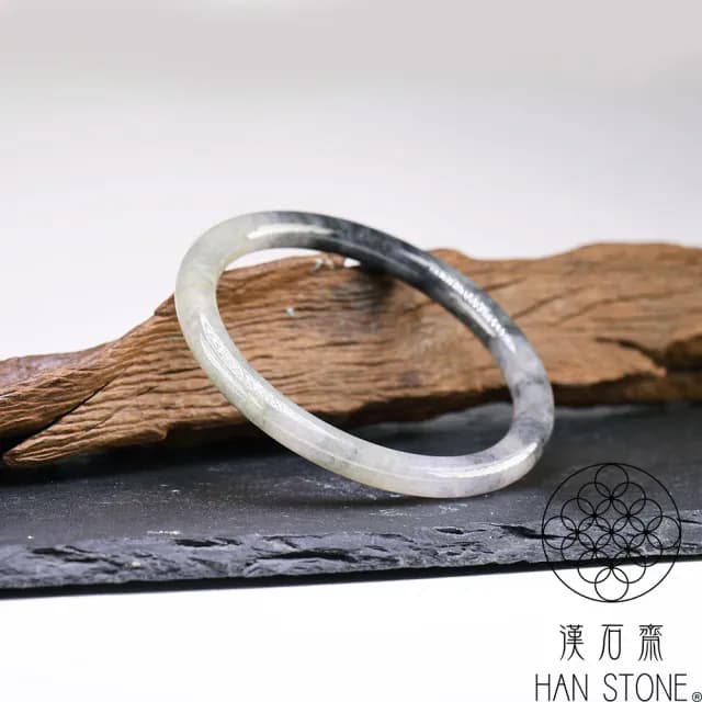 【漢石齋】情人節禮物 天然翡翠A貨 細圓條手鐲玉鐲 冰糯種山水墨翠帶黃翡(手圍18.7/版寬6.8mm)