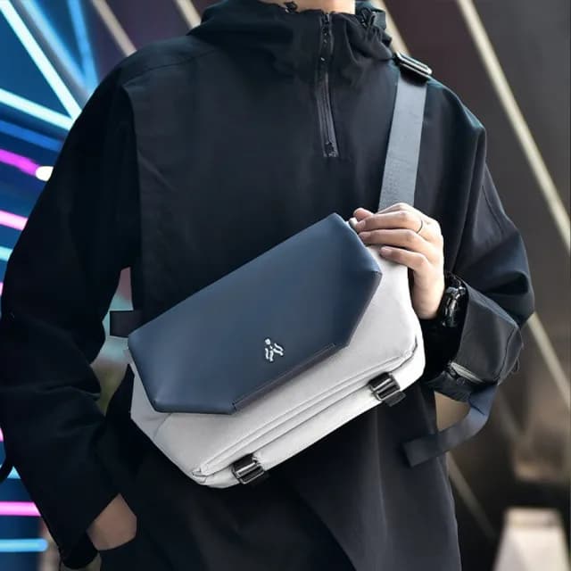 【LEESA】情人節禮物 側背包\多功能包包\機能小包\運動包\休閒包\百搭\工裝包\胸包\郵差包\男生包包\斜背包
