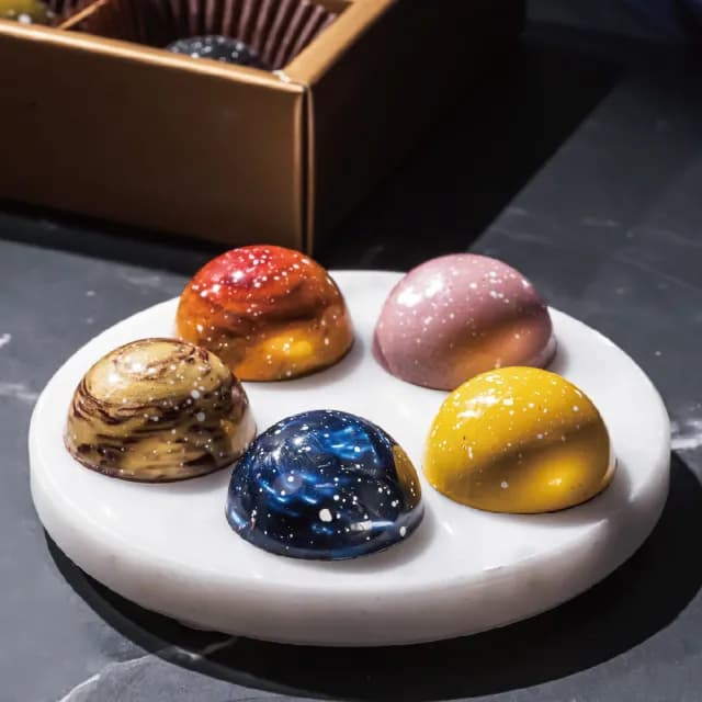 【巧克力雲莊】璀璨星河手工含餡巧克力10入禮盒(附提袋_情人節送禮/星球巧克力)