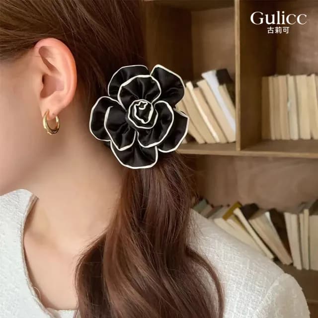 【Gulicc】法式小香風 時尚山茶花 髮圈(雙11 聖誕節 生日 髮飾 頭飾 鯊魚夾 抓夾 禮物)