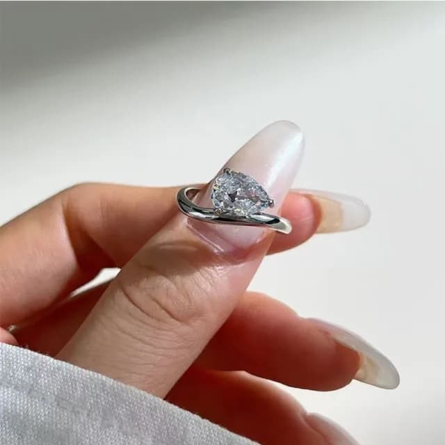 【時尚巴黎】現貨+預購 頂級莫桑鑽石戒指925純銀戒指婚戒女鑽戒子求婚戒情人節禮物(水滴石梨形光74lp61)