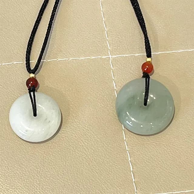 【Penny珮妮】天山翠平安扣項鍊吊墜2尺寸可選(母親節 送女友 情人節 生日禮物 交換禮物 尾牙 新年 結婚)