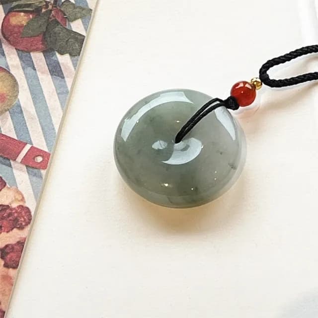 【Penny珮妮】天山翠平安扣項鍊吊墜2尺寸可選(母親節 送女友 情人節 生日禮物 交換禮物 尾牙 新年 結婚)