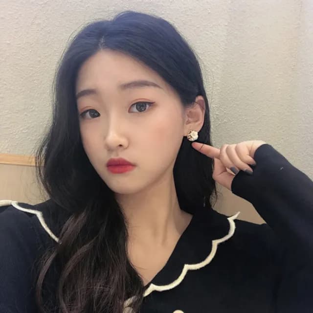 【MISS KOREA】韓國設計清新立體花朵珍珠寶石造型夾式耳環(無耳洞耳環 耳夾 夾式耳環 花朵耳環)