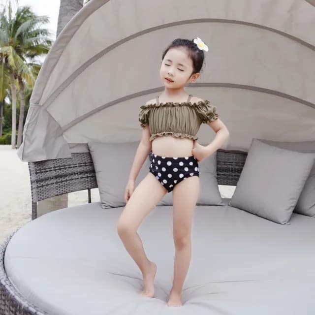 【橘魔法】甜美花邊泡泡袖吊帶泳衣+三角泳褲(附泳帽 3件式 比基尼 分體泳衣 女童 兒童 童裝)