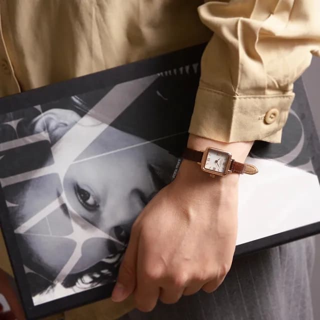 【LOLA ROSE】玫瑰金框 白面 棕色皮革 小巧方形 手錶 女錶 19mm 贈手鍊 雙11(LR2230)